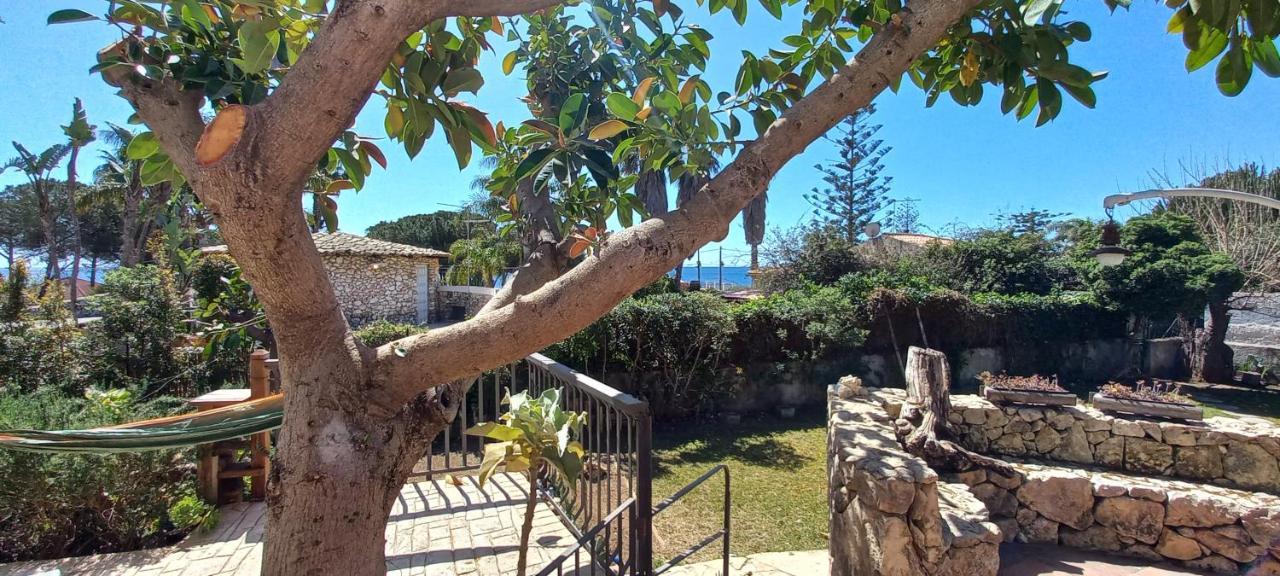 A Due Passi Dal Mare Con Piscina Villa Fontane Bianche Dış mekan fotoğraf